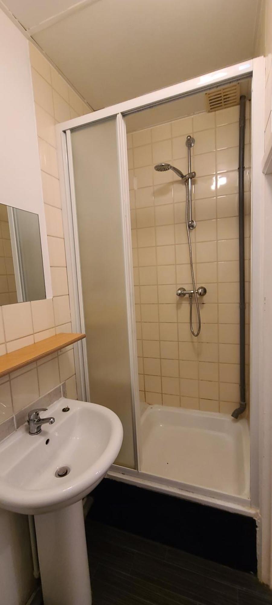 Hebergement Basique Et Fonctionnel Bon Rapport Qualite Prix Apartment Nameche Exterior foto