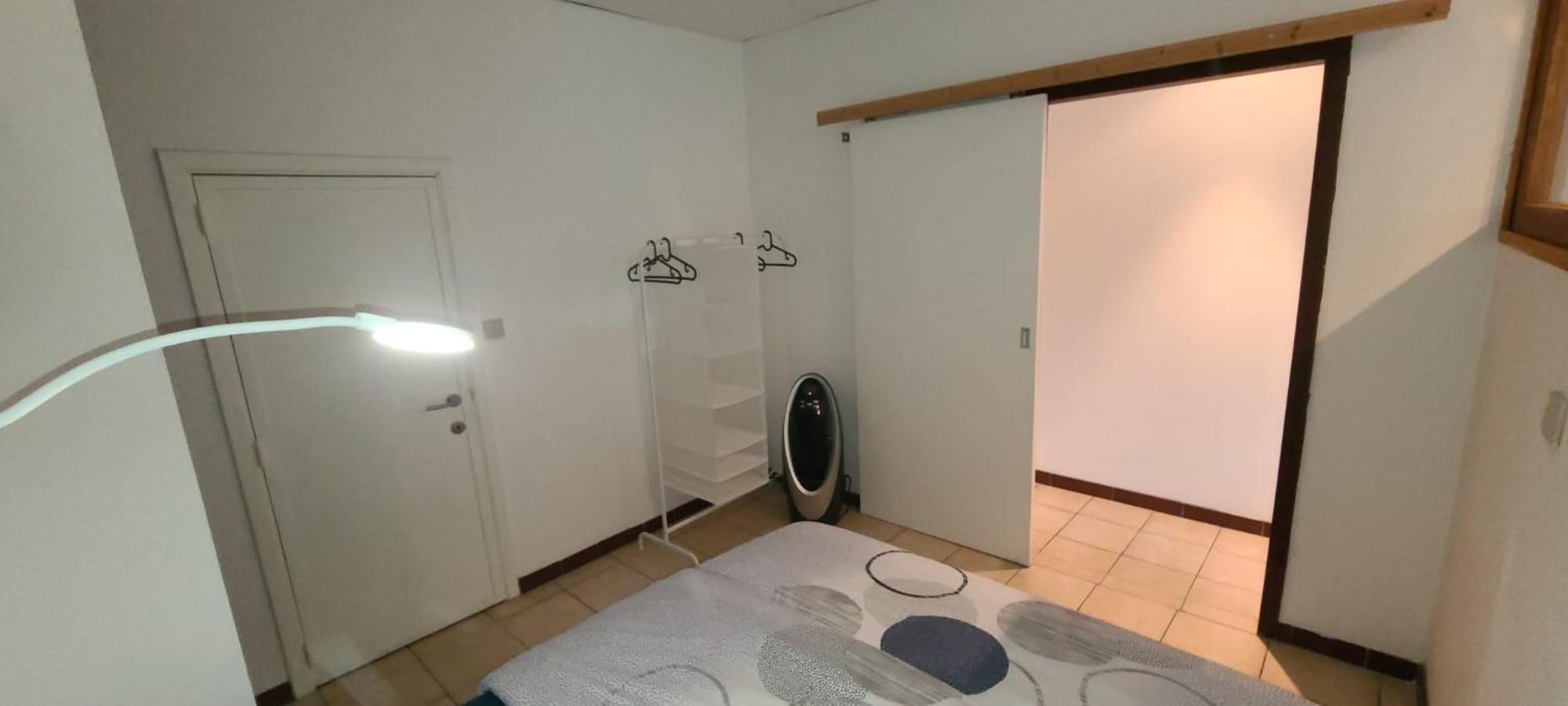 Hebergement Basique Et Fonctionnel Bon Rapport Qualite Prix Apartment Nameche Exterior foto