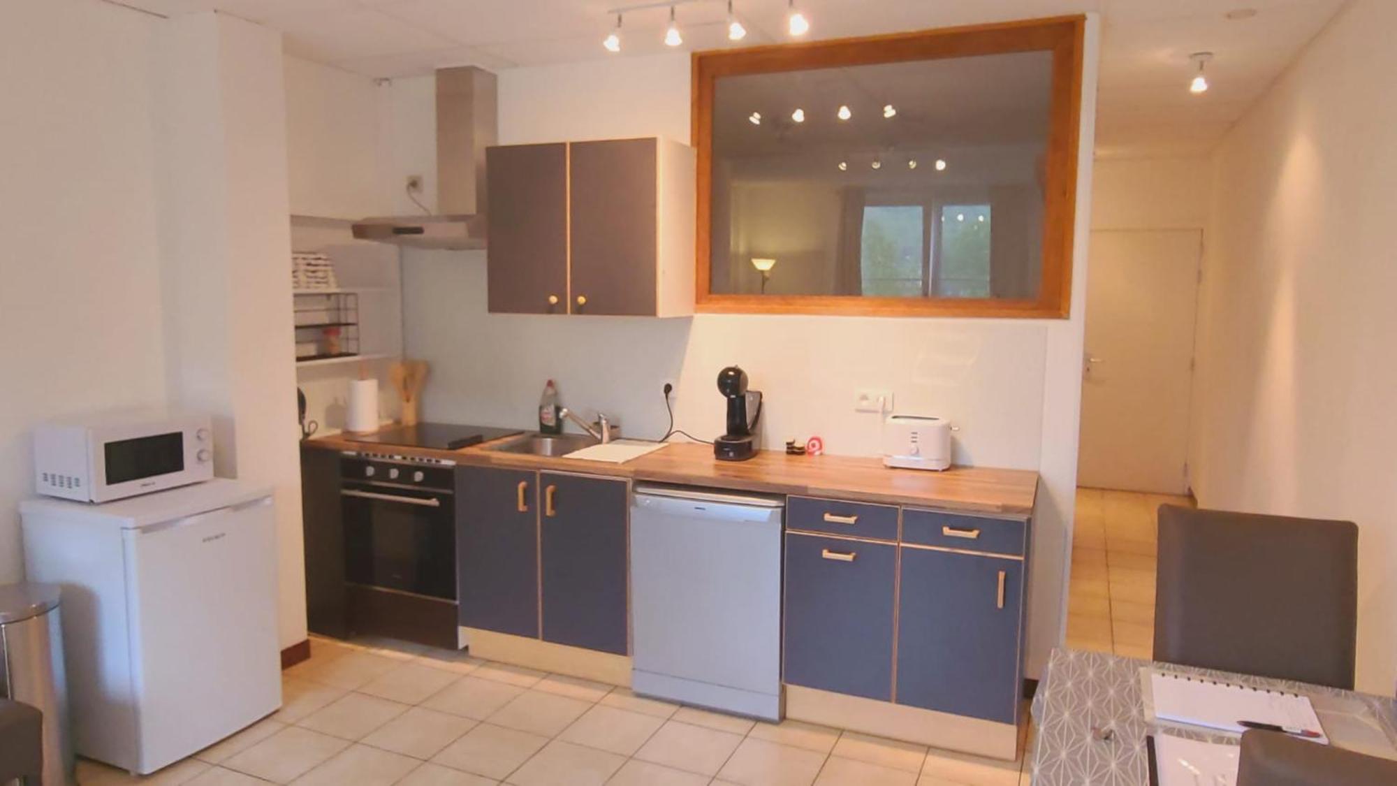 Hebergement Basique Et Fonctionnel Bon Rapport Qualite Prix Apartment Nameche Exterior foto